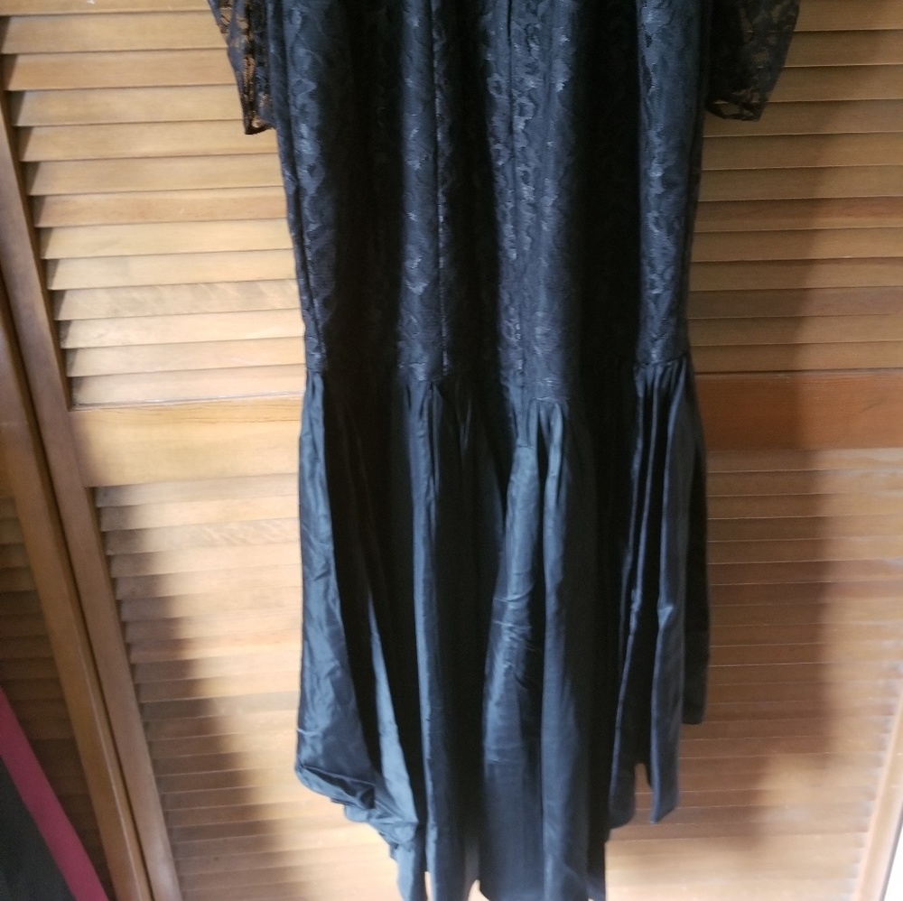 Dress - Picture 4 of 4